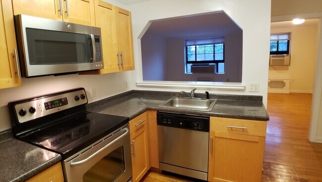 Building Photo - 77 Brattle St