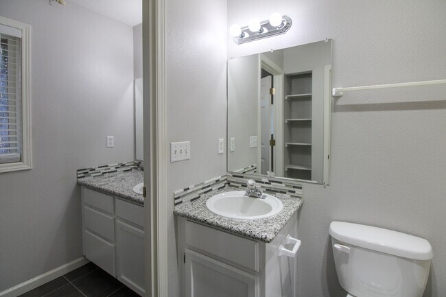 Foto del edificio - 5905-5915 Mooseberry St SE