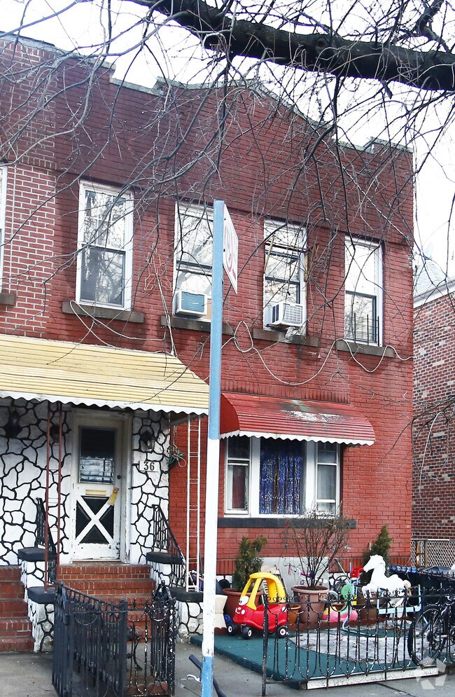 Foto del edificio - 36 Bay 37th St