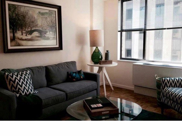Primary Photo - 21 W 56th St
