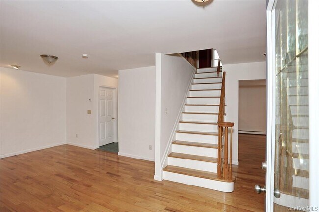 Foto del edificio - 80 Old Quaker Hill Rd