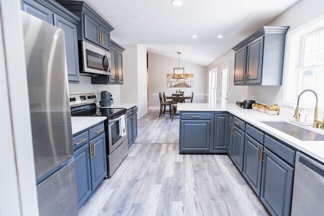 Building Photo - 103 Scaleybark Ct