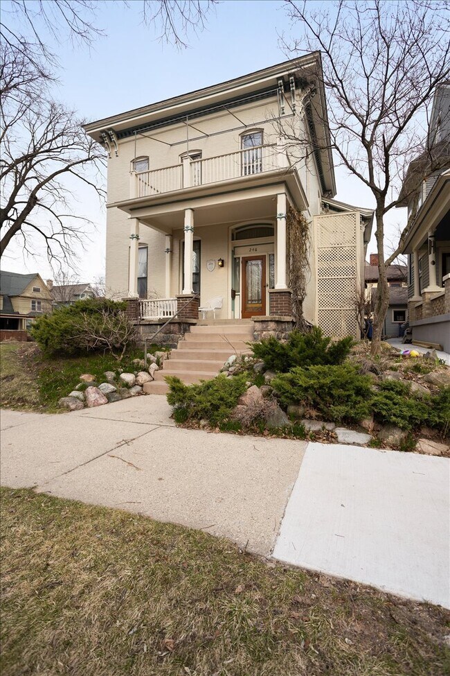 Foto del edificio - 246 Prospect Ave NE