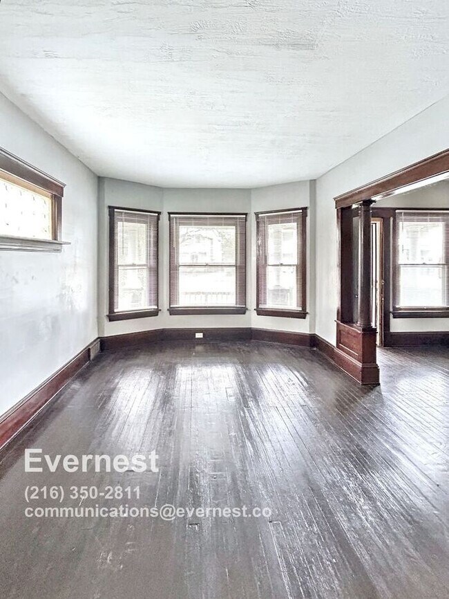 Foto del edificio - Charming 2-Bedroom Home with Convenient Lo...