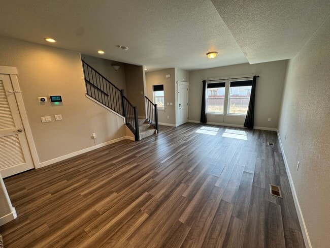 Building Photo - Spacious & Stylish 3-Bed, 2.5-Bath Townhom...