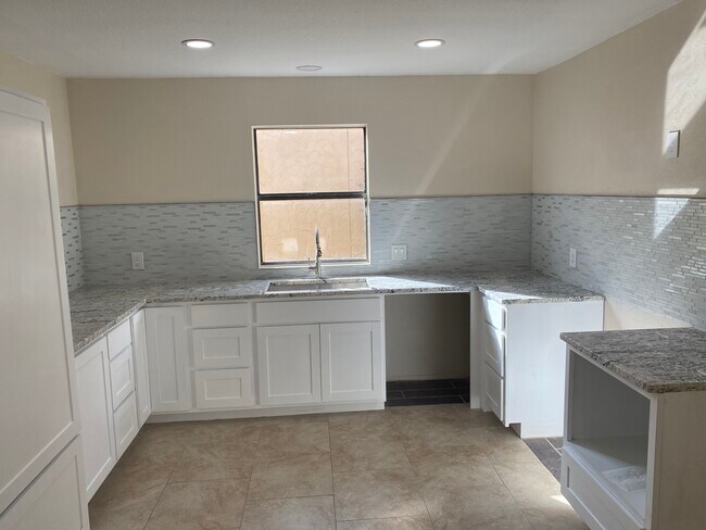 Building Photo - 3613 W Wadley Ave