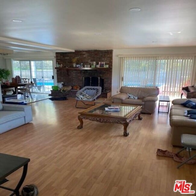 Foto del edificio - 9726 Tujunga Canyon Pl