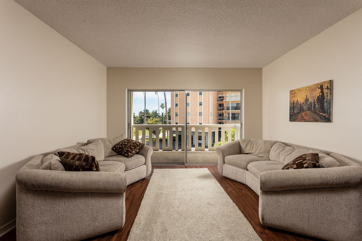 1200 N Shore Dr NE Unit 301, Saint Petersburg, FL 33701 Condo for