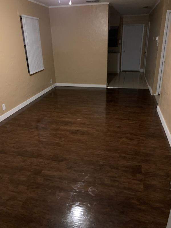Foto principal - 305 W Main St