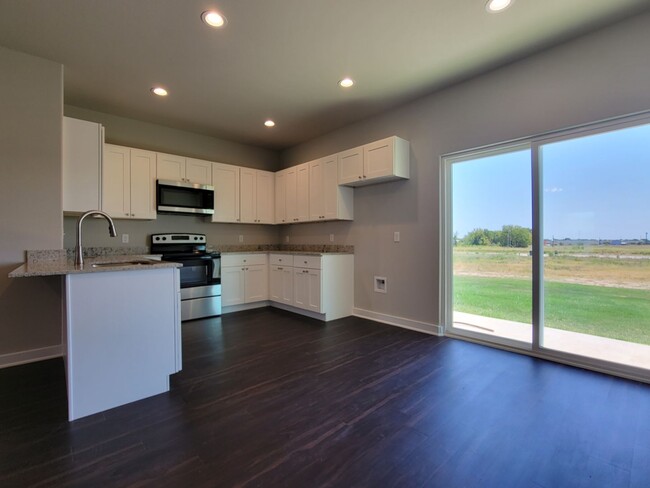 Foto del edificio - Brand New 3 BR / 2 BA Home in Corsicana!