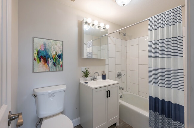 Bathroom - Jefferson Arms Apartments