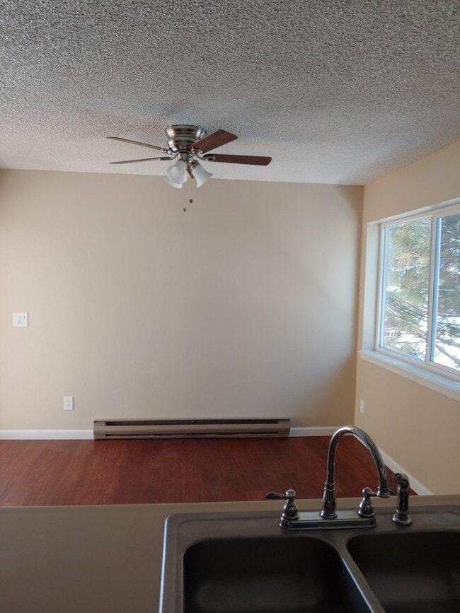 Building Photo - 301 Meadow Dr