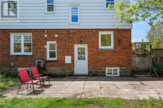 Building Photo - 723 Hager Ave