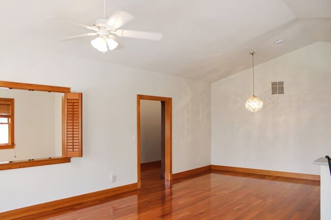 Building Photo - 522 Unity Pl