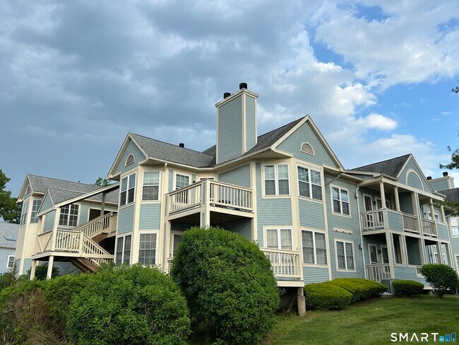 Foto del edificio - 75 Redwood Dr