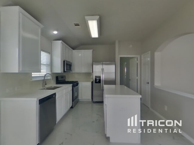 Building Photo - 318 Annatto Ln