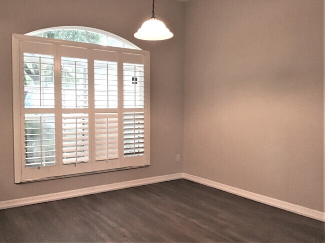 Building Photo - 2042 Ancient Oak Drive