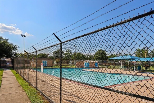 Building Photo - 3315 Honey Creek Dr