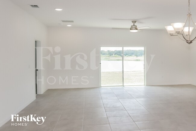 Building Photo - 1598 Isleta Lp