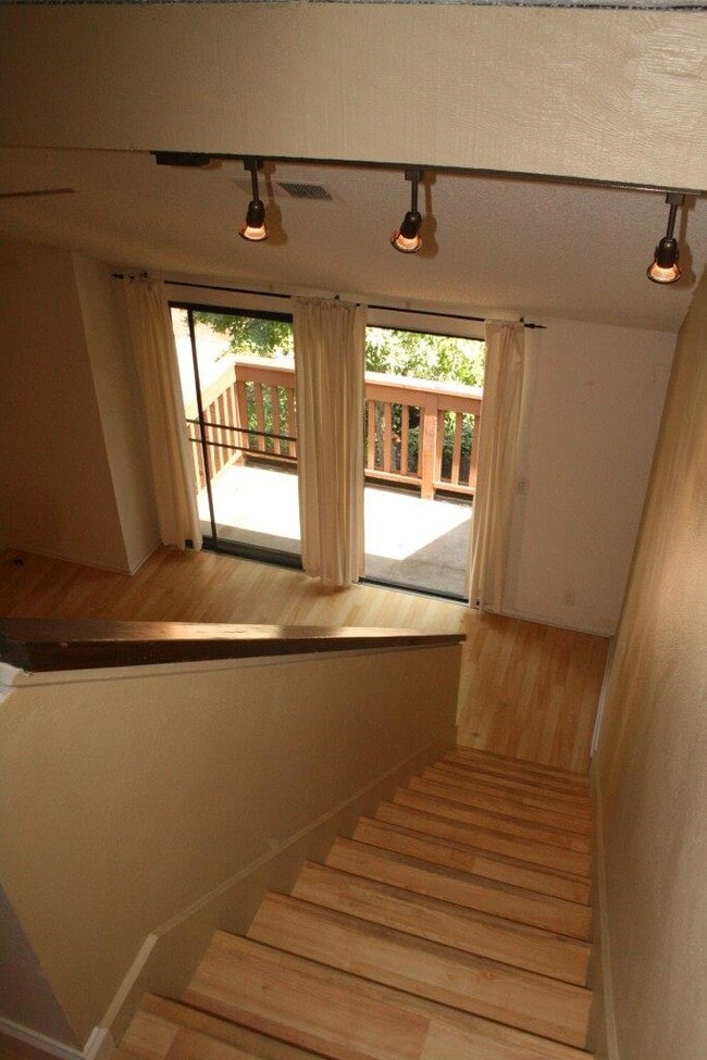 Building Photo - 169 Lemon Grv