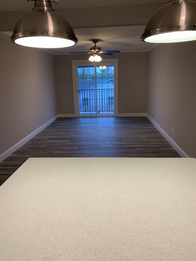 Building Photo - **Anic Groves**Updated Modern Spacious One...