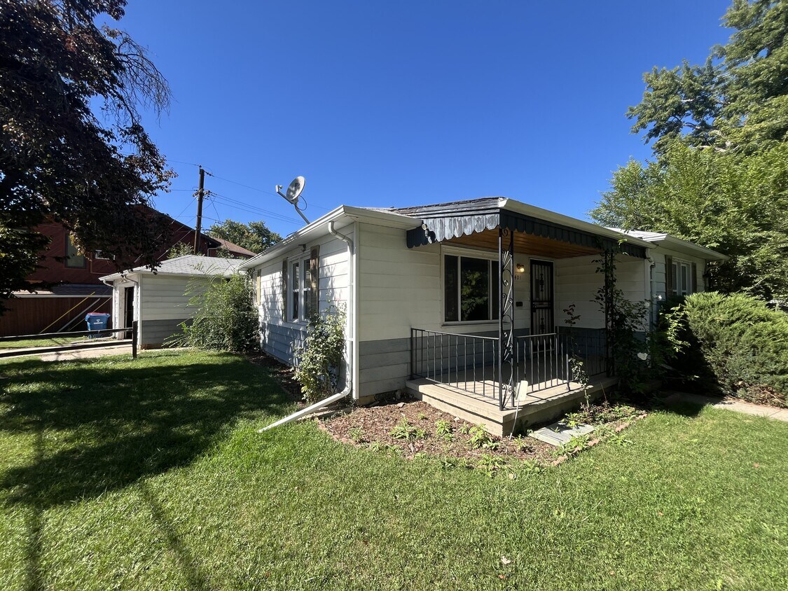 Foto principal - 2401 Marshall St