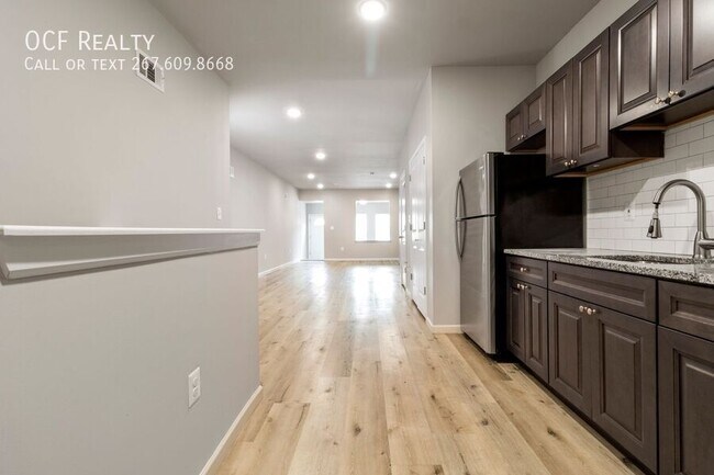 Building Photo - Three Bed Kingsessing Townhome