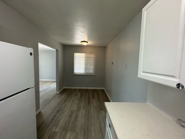Building Photo - Two Bedroom Apartment