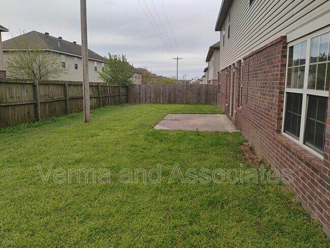 Building Photo - 3003 SW Deerfield Blvd