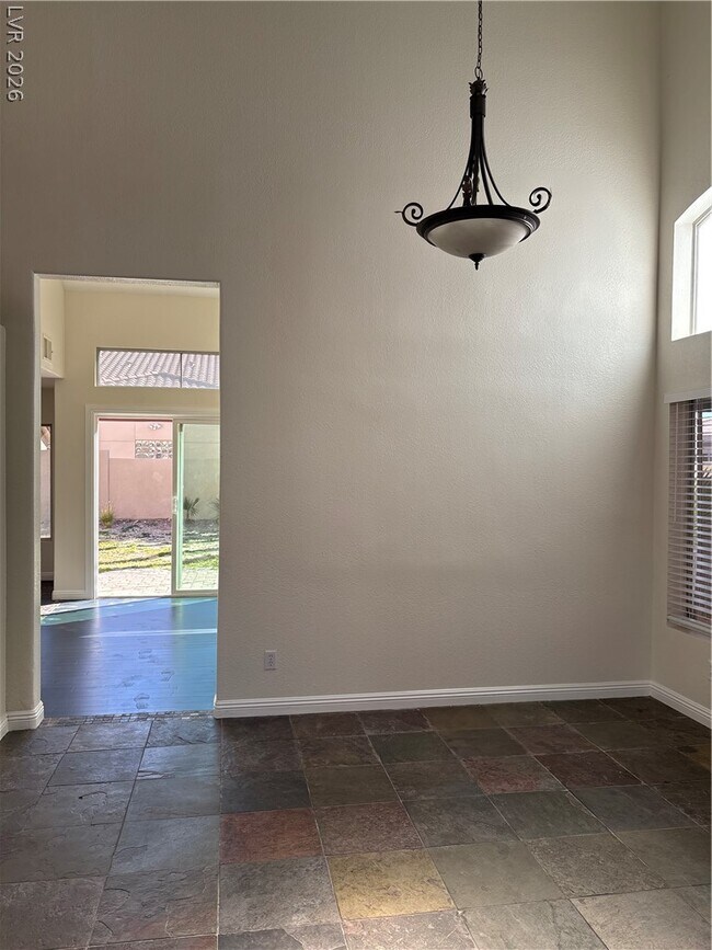 Building Photo - 2670 Ridgewater Cir