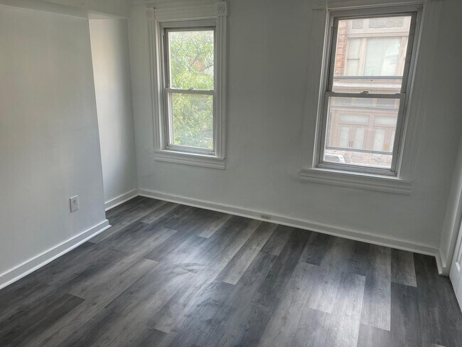 Foto del edificio - 1019 S Charles St