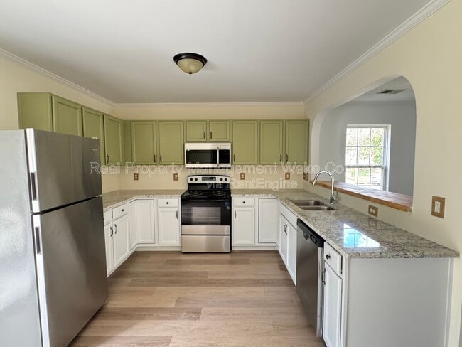 Building Photo - 2 Bellmore Ct