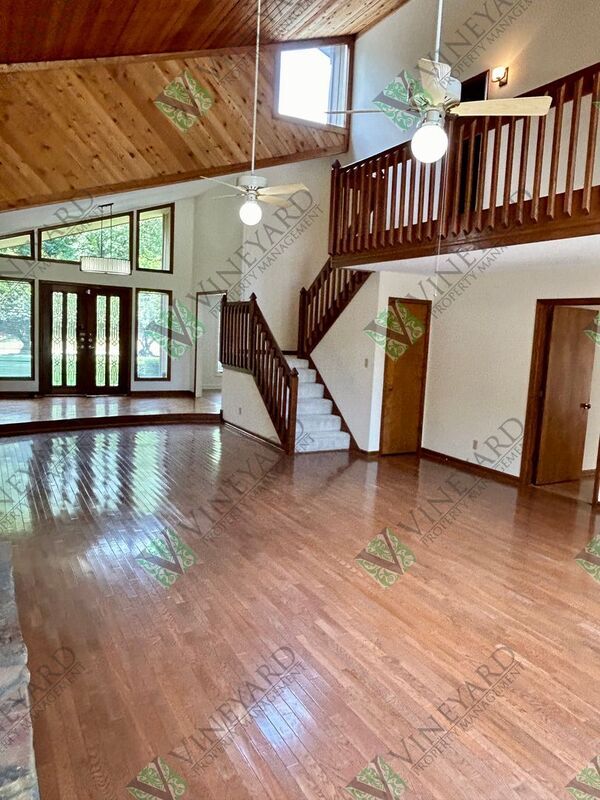 Building Photo - 115 Nesbit Ferry Pl