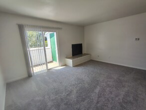 Building Photo - 600 Reusens Rd