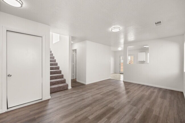 Building Photo - 2943 Quail Pointe Dr NW