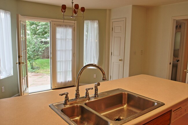 Foto del edificio - 1295 Cumberland Dr