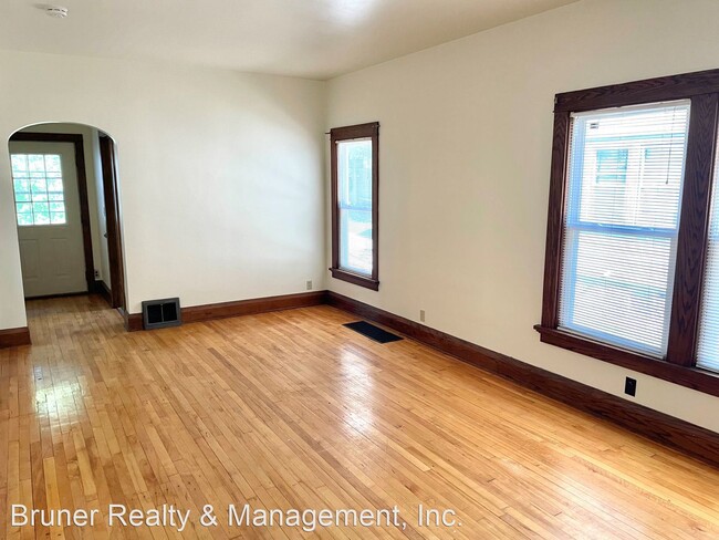 Building Photo - 4 br, 2 bath House - 8 Lathrop Street