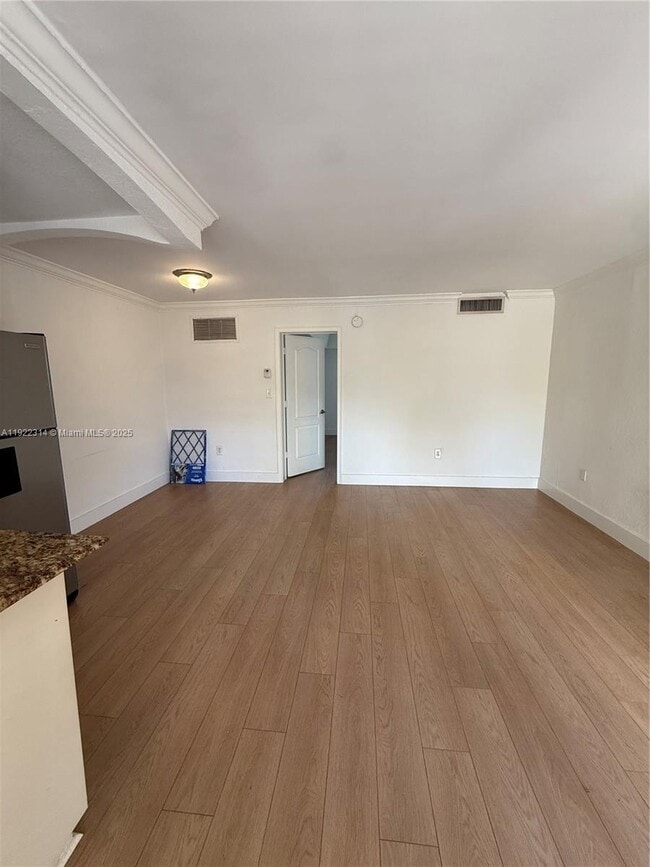 Foto del edificio - 3245 Virginia St