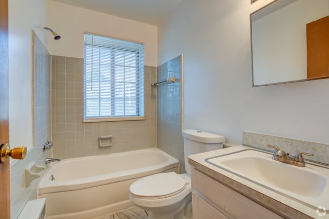 Building Photo - 4865 Cadieux Rd