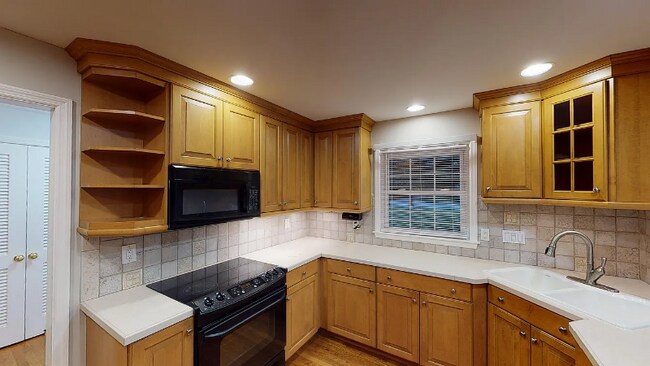 Foto del edificio - 5818 Kenwood Rd