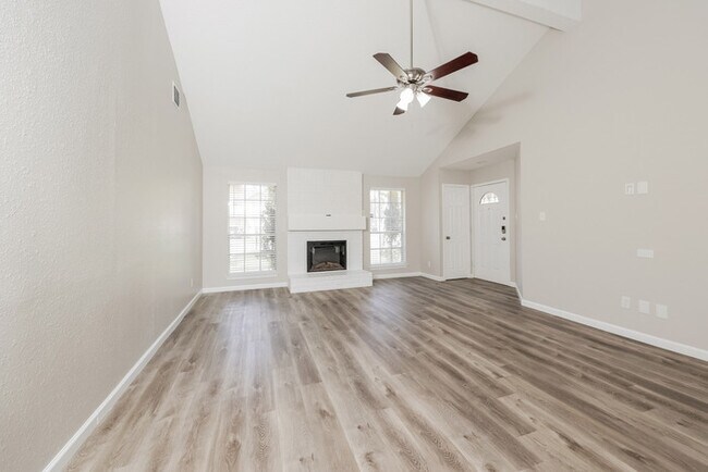 Foto del edificio - 4515 Tangle Creek Ln