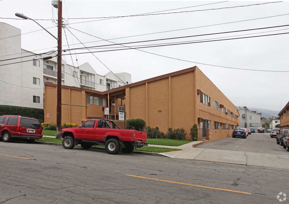 Primary Photo - 1720 Grismer Ave