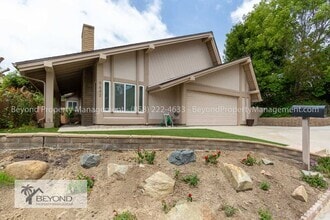 Building Photo - 9642 Benavente St