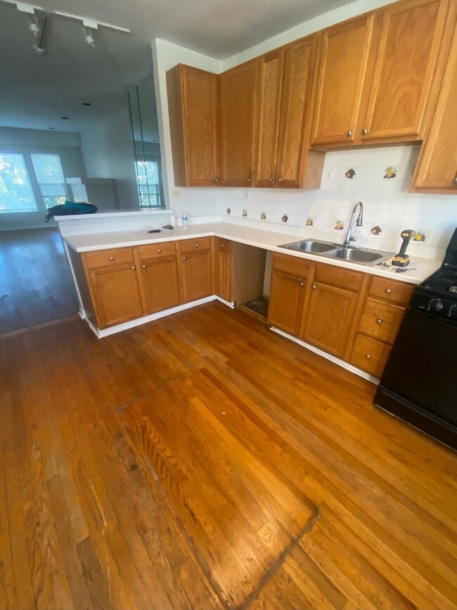 Building Photo - 6850 S Dante Ave