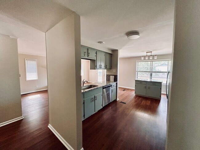 Building Photo - A Great House in a Quiet Sherwood Neighbor...