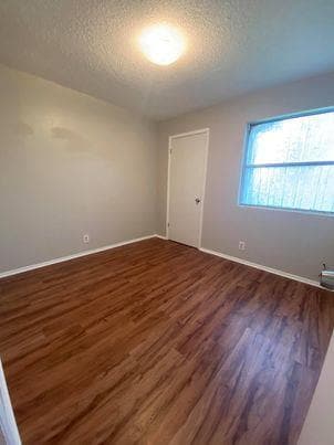 Building Photo - 9806 Roxanna Dr
