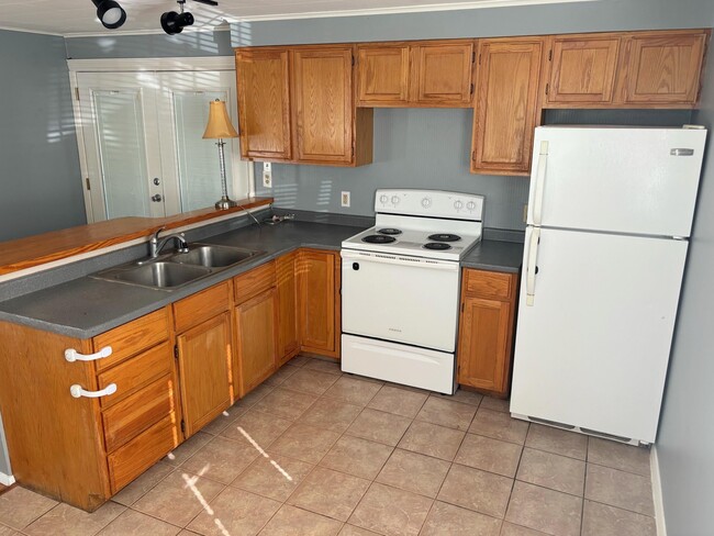 Building Photo - 455 Evergreen Ave