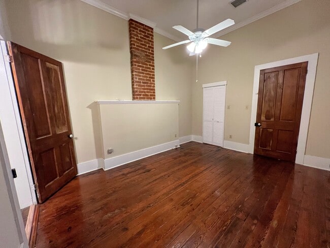 Master Bed 2 - 5321 Magazine St