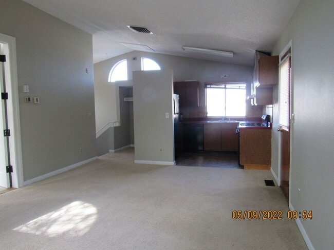 Building Photo - PRICE REDUCED! COMFORTABLE, SINGLE FAMILY HOME!