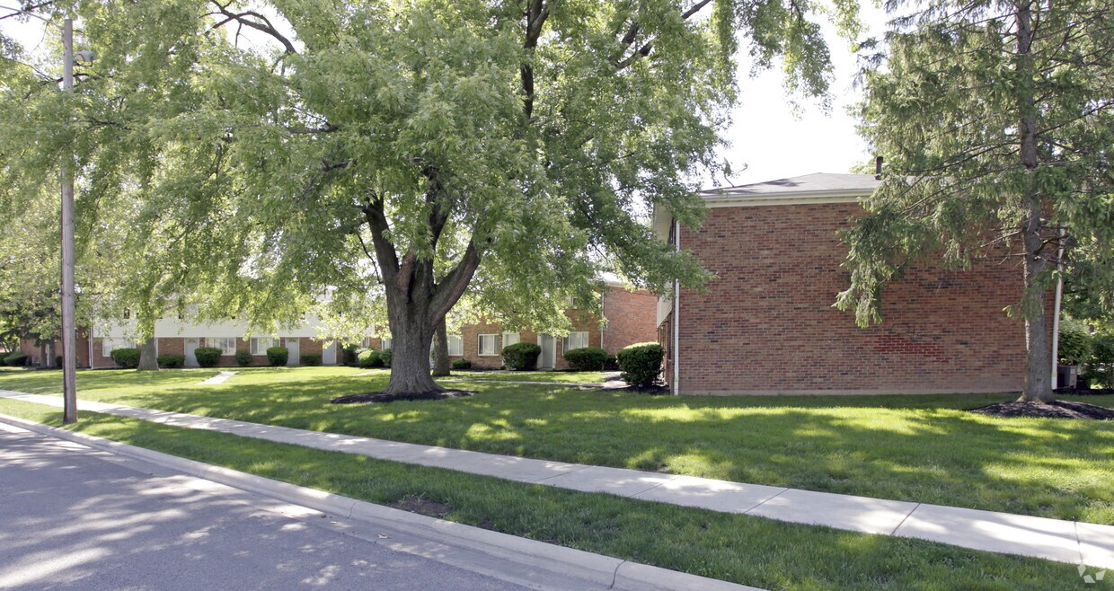 Primary Photo - 4927-4949 Eastham Way